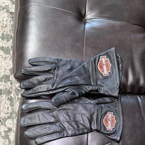 Harley Davidson women’s medium leather gauntlet riding gloves